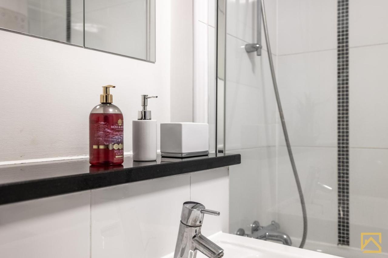 Modern 1 Bed In Central Mk, Free Parking, Smart Tv, Manhattan House By Valore Property Services Milton Keynes Esterno foto